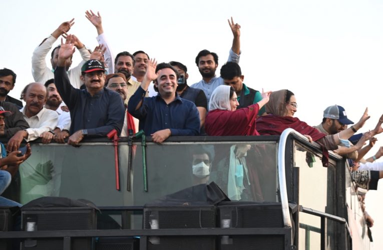Chairman PPP challenges Imran Khan to resign and dissolve assemblies today
