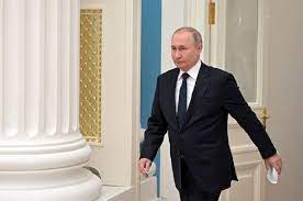 Valadimir Putin errs, rather, terribly errs