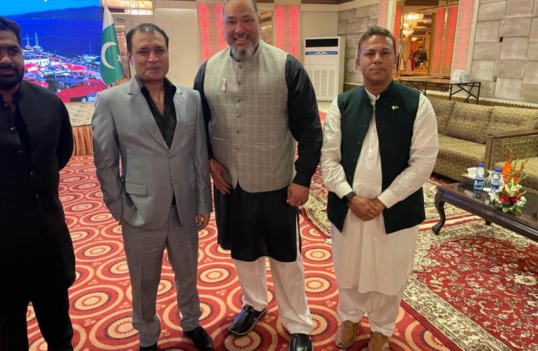 famous Pakistani Singer Rustam Fateh Ali khan  With Consul General of Turkey and CEO & Chancellor of IAC (Institute for Art and Culture)with  Shahmir and Shambaleen,
