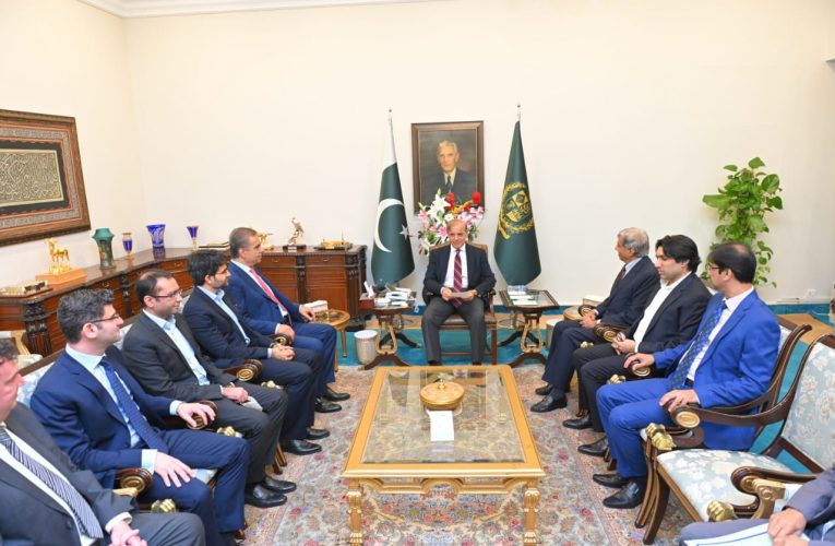 A delegation of Fly Jinnah, a recently-launched Airline service, called on Prime Minister Muhammad Shehbaz Sharif in Islamabad on 31 October 2022.