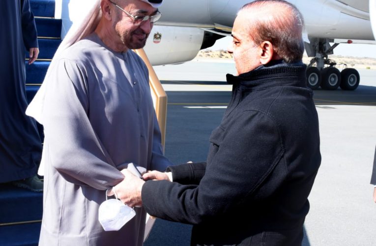 Prime Minister Muhammad Shehbaz Sharif receiving H.E. Mohammad Bin Zayed Al-Nahyan, President of UAE at Chandna Airport, RAHIM Yar Khan on 25 January 2023