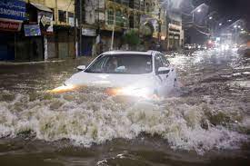 Life disrupted as heavy rain triggers urban flooding in Karachi