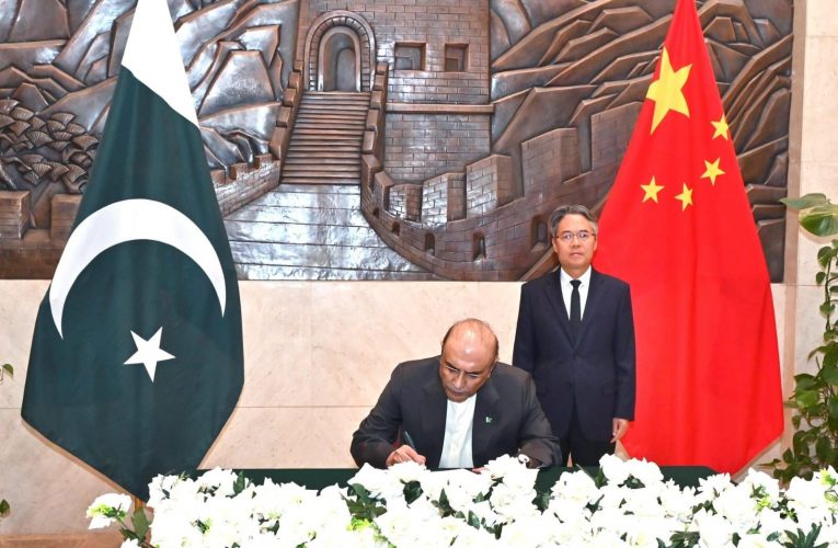 President Asif Ali Zardari registering his condolence remarks in the visitor’s book, at the Chinese Embassy