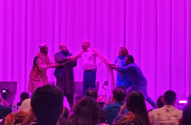 A Punjabi stage show full of humor “Pardes Vich Ronagan” was presented in Vienna, Austria.