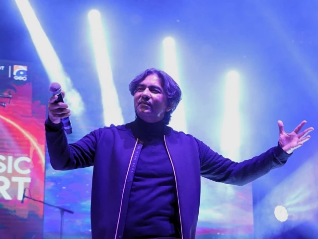 “Sajjad Ali’s Concert Revives the Best of 90s Music in Karachi”