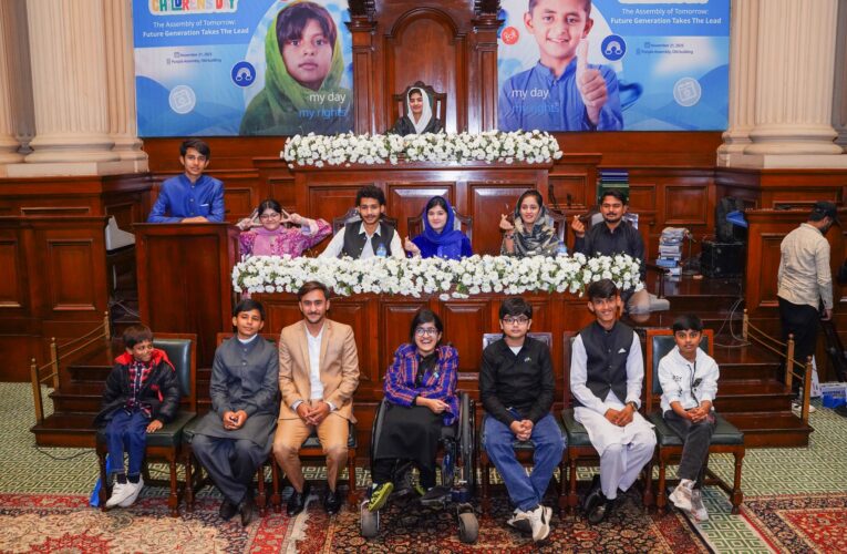For #WorldChildrensDay, children led a historic session at the Punjab Assembly, with 16-year-old Muqaddas Khursheed chairing as Speaker. UNICEF Youth Advocate Taqwa Ahmad also joined the event