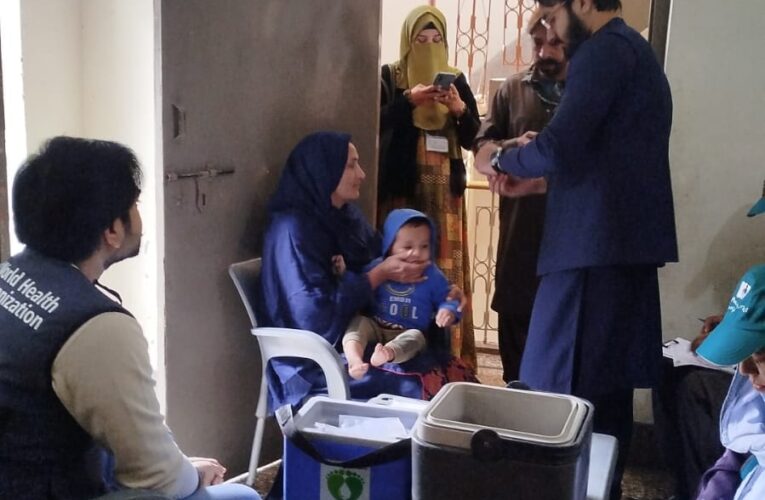 @WHOPakistan teams are in the field supporting @GovtofPunjab during the #MeaslesRubella vaccination campaign from 17-29 November 2025 for children aged 6 to 59 months