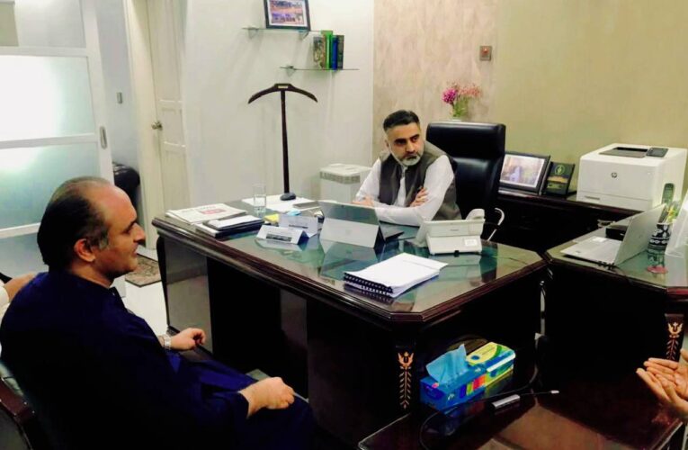 Imran Zafar Laghari met with Javed Ali Jageerani, Chief Executive Officer of PPHI Sindh, and discussed the health situation of District Dadu.