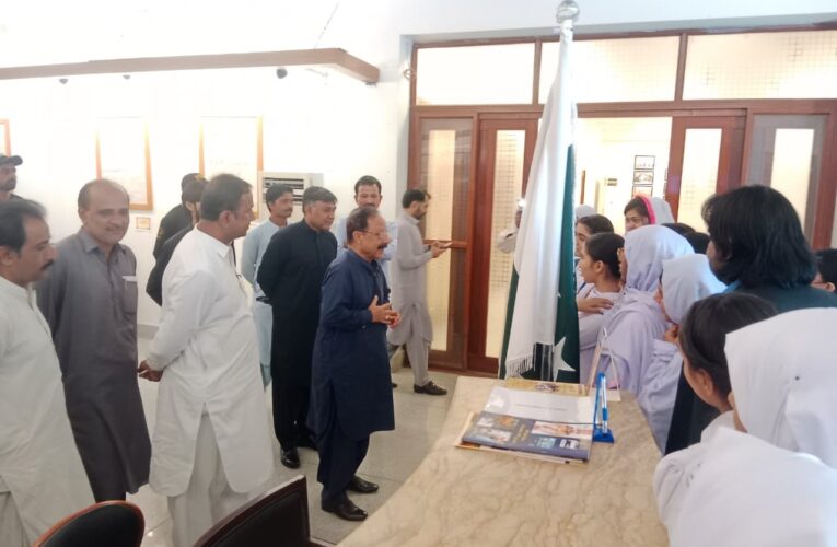 Special Assistant to the Chief Minister of Sindh Sarfaraz Rajar welcomed the Students and Teachers of Ronaq-e-Islam Government Degree College for Women, Kharadar, during their visit to Sindh Archives.