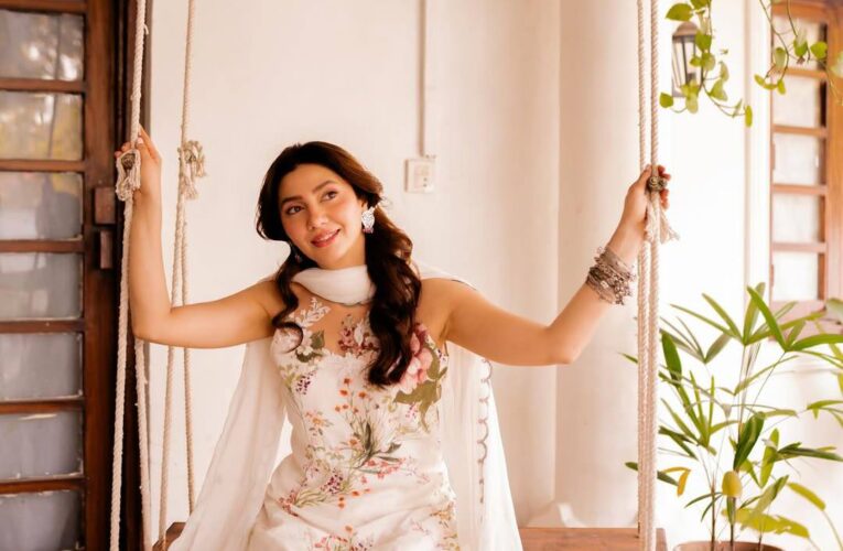 Dragonfly By Riffat Aliani’s new collection Featuring Mahira Khan