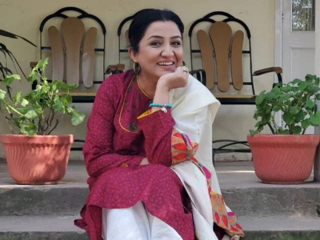 “Nadia Afgan Criticizes Punjab Government Over Neglect of Stray Dog and Tree Protection Laws”