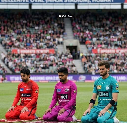 At Ninja Stadium Hobart 🇦🇺🏟️, King Babar Azam 👑, Mohammad Rizwan 💚 and Shaheen Shah Afridi 🔥 pause the Big Bash buzz to bow in Salah