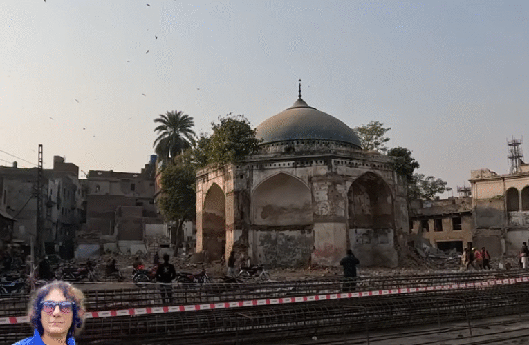 Lahore -a City of Squares, Gardens & Kites | Neela Gunmbad