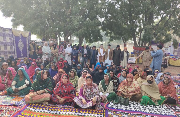 Renowned intellectuals and civil society activists Mr. Aijaz Turk and Mr. Naseer Memon visited #SRSO-supported People’s Poverty Reduction Program-PPRP funded by Sindh Government interventions in UC Mansoora, District #Sanghar.