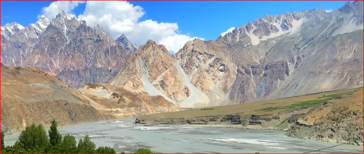Pakistan is a land blessed with extraordinary natural beauty, ranging from vast deserts and fertile plains to towering mountains and lush valleys.