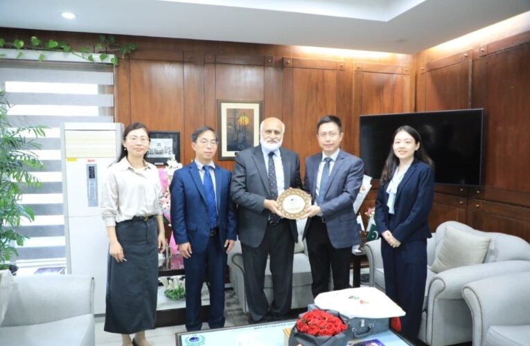 Mr. Wang Shengjie, Head of Political & Press Section (CPEC Focal Person) along with Education Councilor and other members of the Embassy of the People’s Republic of China visited Chairman HEC Dr. Niaz Ahmad Akhtar and congratulated him on behalf of the Chinese Government for taking charge as Chairman HEC.