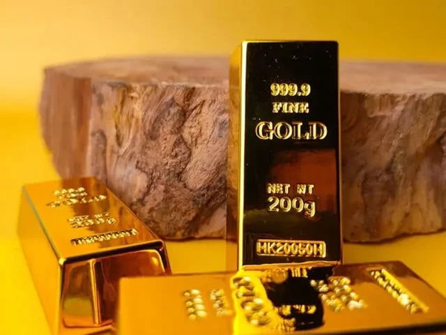 Gold Prices Decline Globally and Locally, While Silver Extends Gains