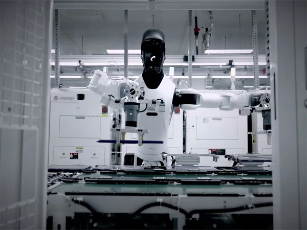 China’s Humanoid Robots Work Continuously in a Factory for 6 Days