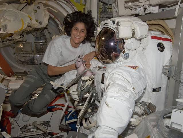 286 Days Trapped in Space: The Incredible Story of Sunita Williams